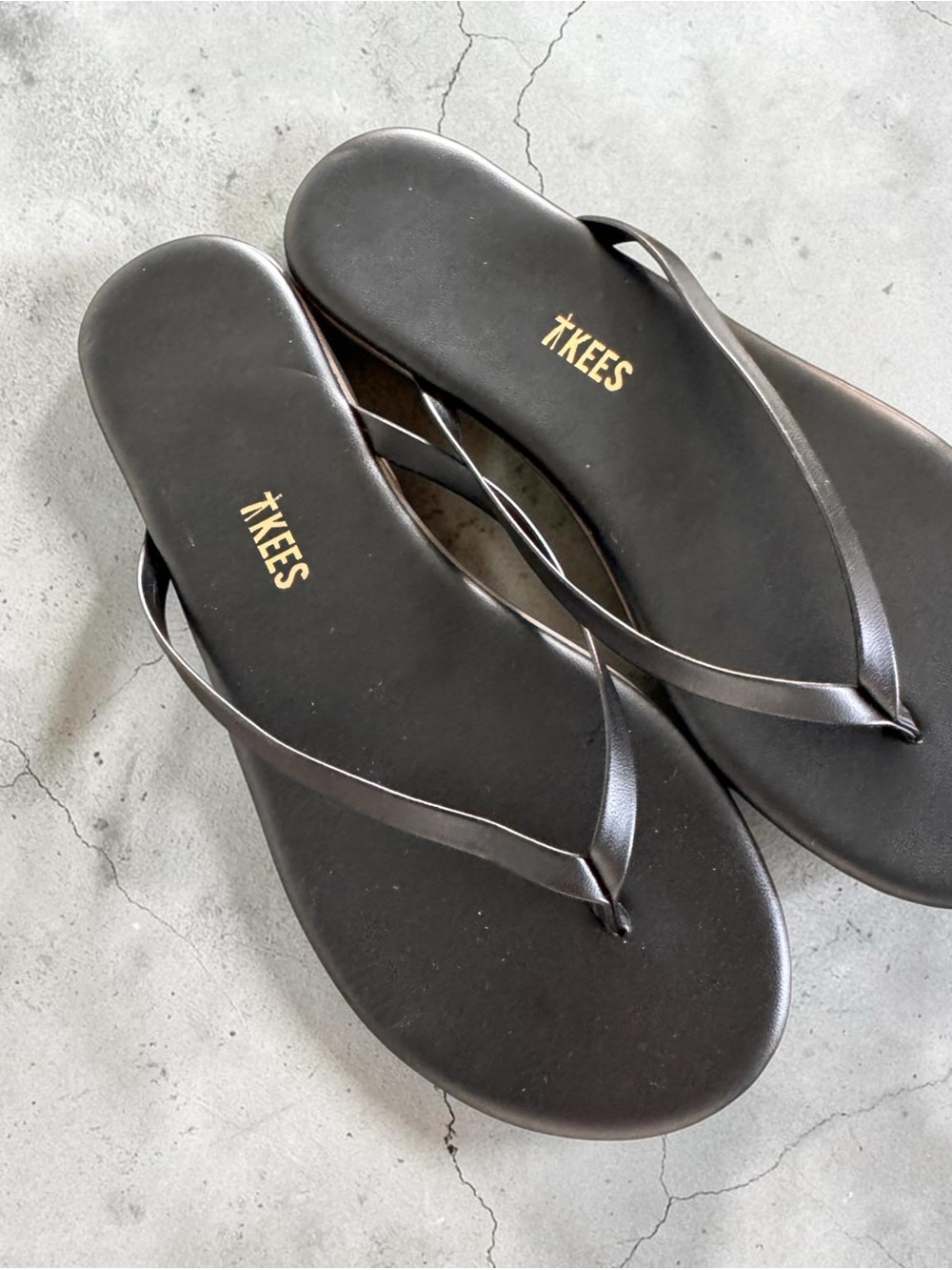 TKEES Black Leather Flip Flops - Picture 3 of 3